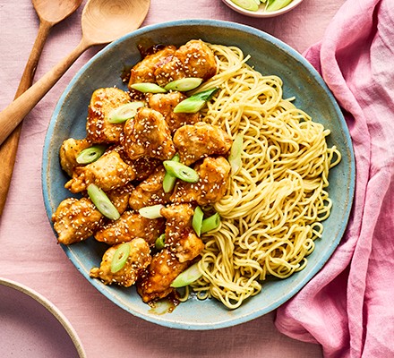 Dairy-free recipes Crispy lemon chicken with noodles in a bowl