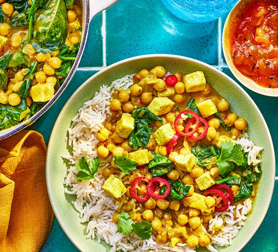 A serving of paneer, chickpea & spinach curry