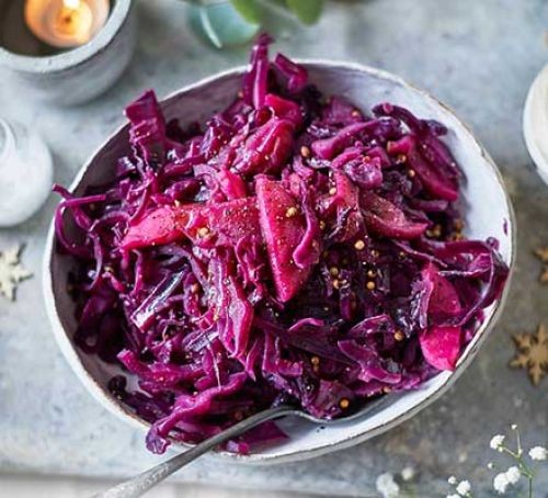 Vegan red cabbage served in a bowl